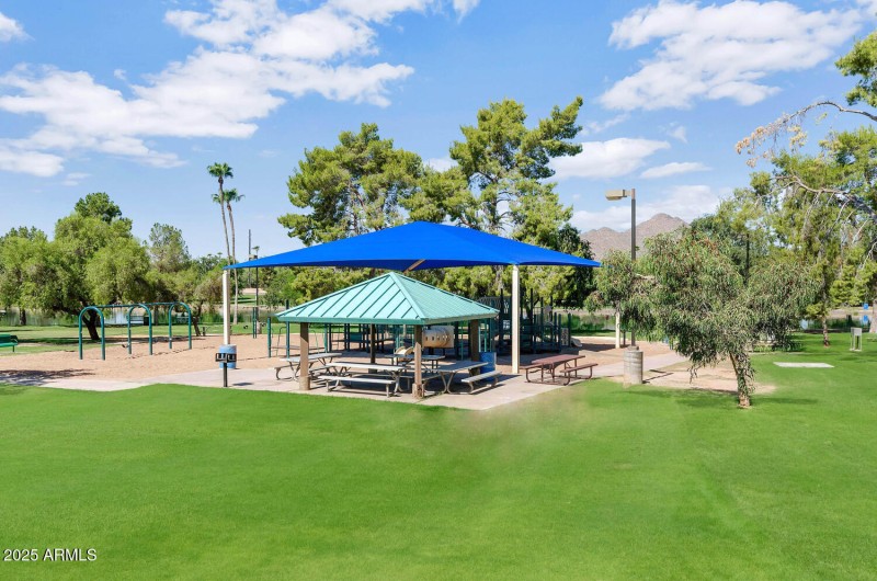 8140 E Mitchell Dr-large-037-014-8140 E