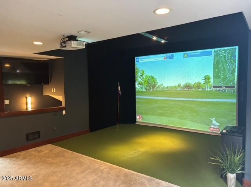 Full screen golf simulator