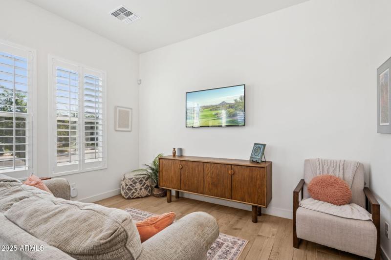 53-web-or-mls-19910-e-vallejo-st