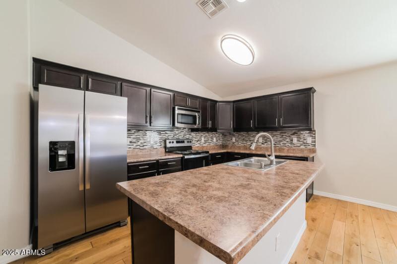 002-photo-kitchen-11858565