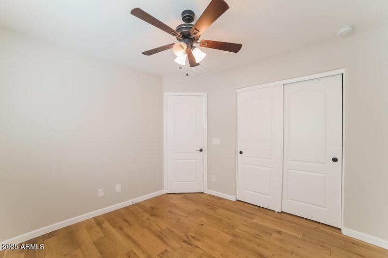 010-photo-bedroom-11858569