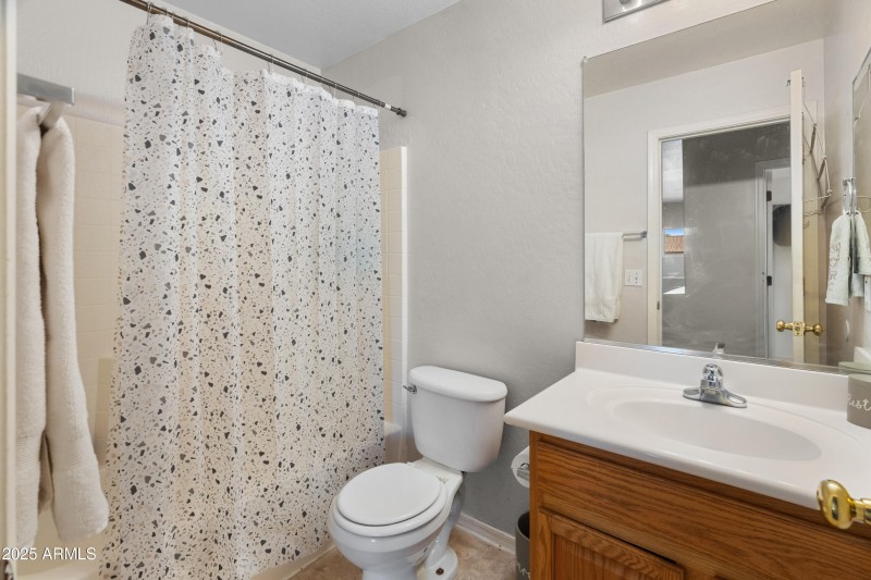 1374 E Tenth Pl-5