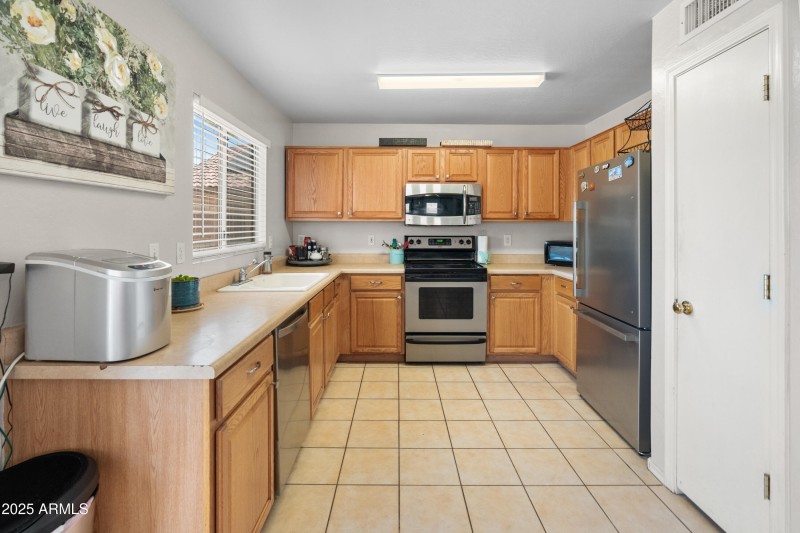 1374 E Tenth Pl-24