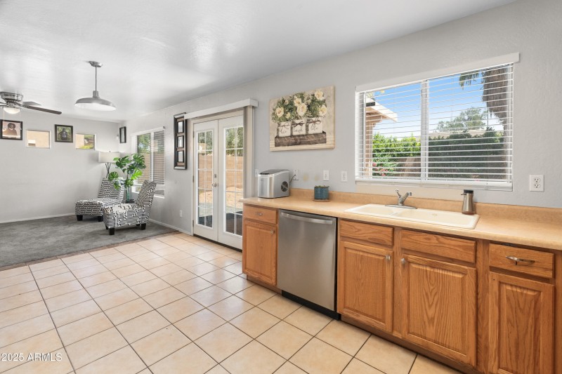 1374 E Tenth Pl-27