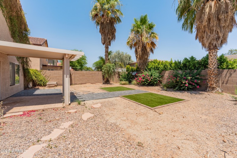 1374 E Tenth Pl-34