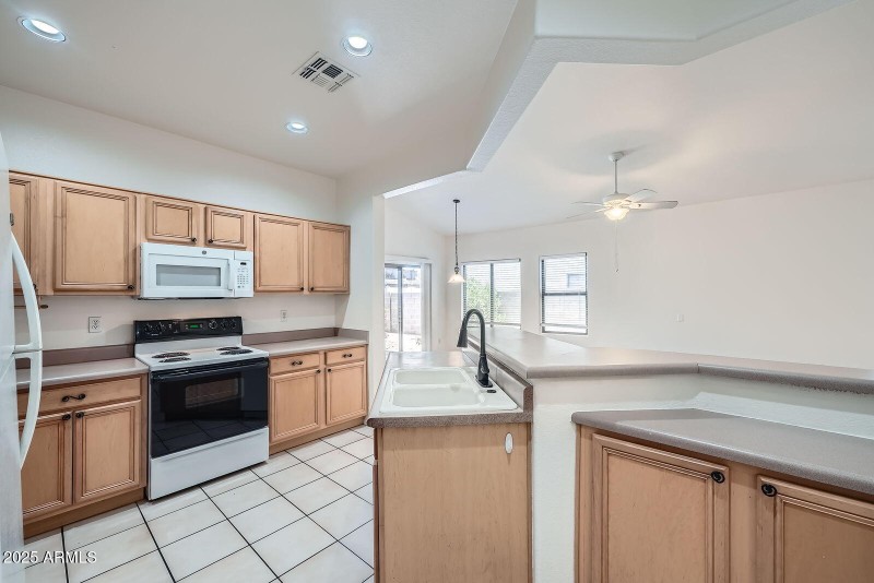 2729 N. Kenton - Web Quality - 010 - 11
