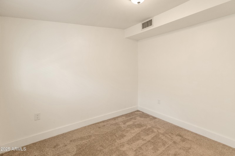 1407 E Mountain View Rd-7