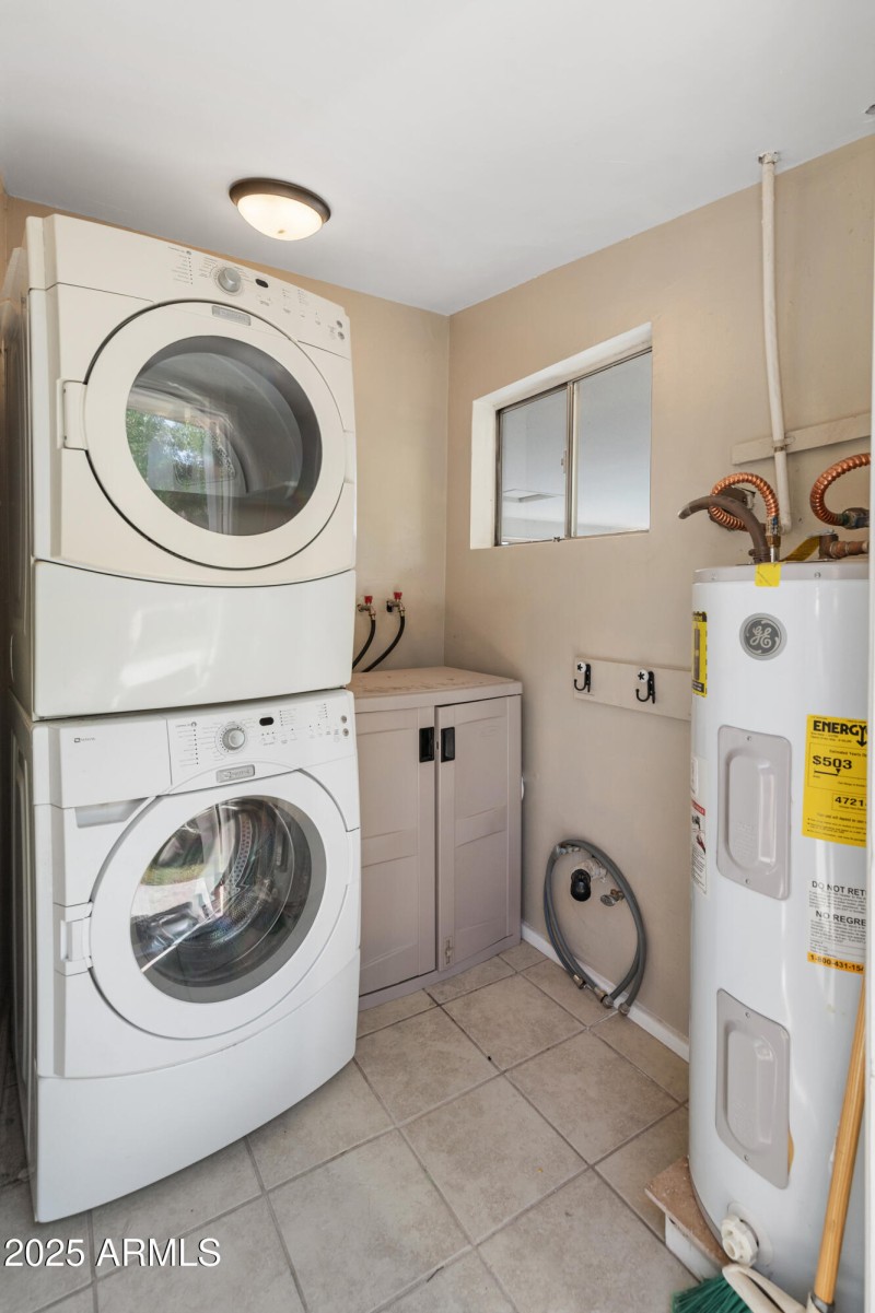 1407 E Mountain View Rd-24