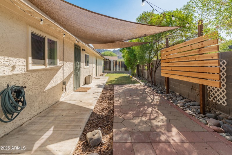 1407 E Mountain View Rd-28