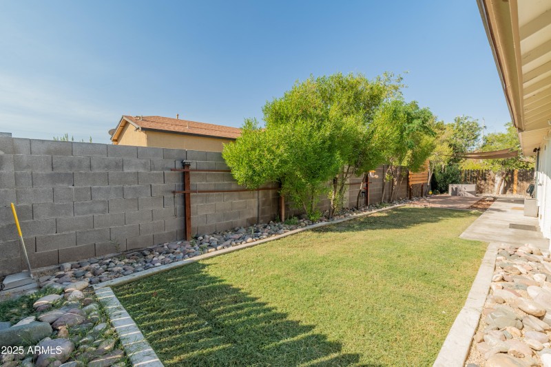 1407 E Mountain View Rd-32