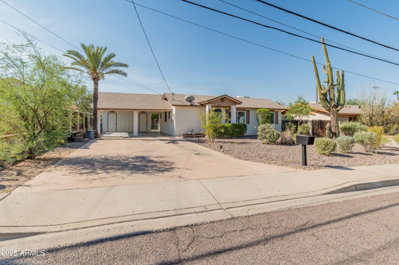 1407 E Mountain View Rd-39