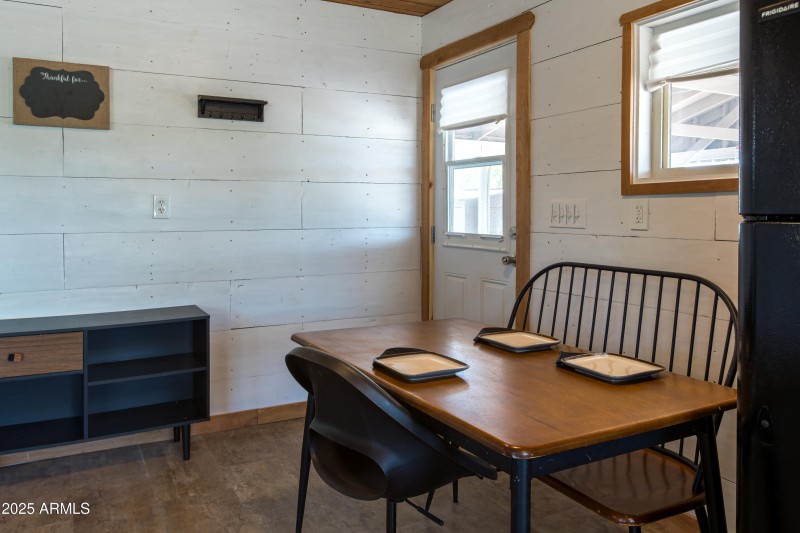 Eat-in Kitchen