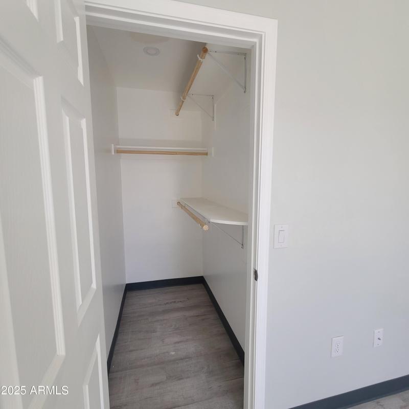 Resized_2_bedroom_walkin_closet