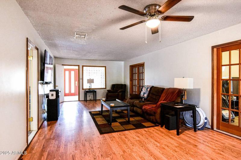 LIVINGROOM1