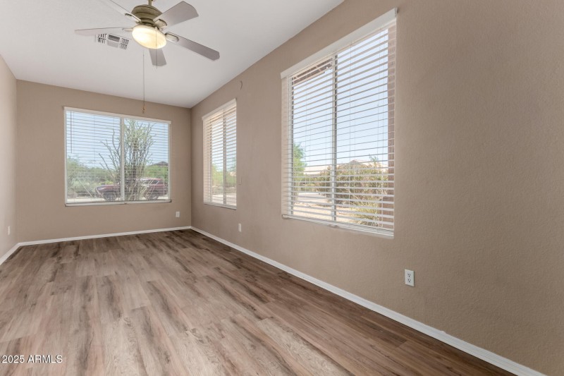 Bonus room/office