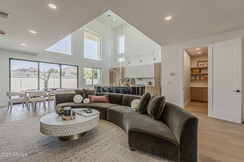 6-web-or-mls-Piccadilly-6