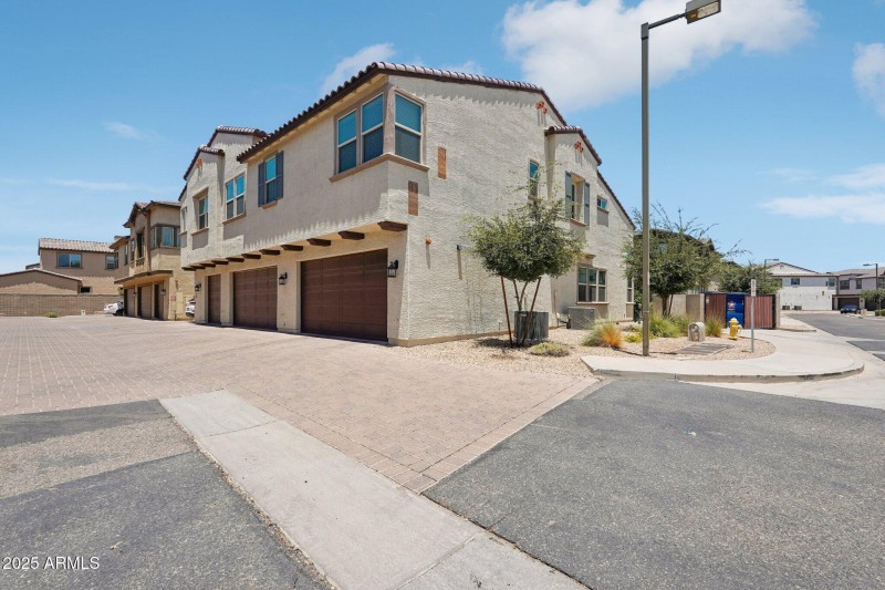 40-web-or-mls-W Encanto Blvd-2106-034