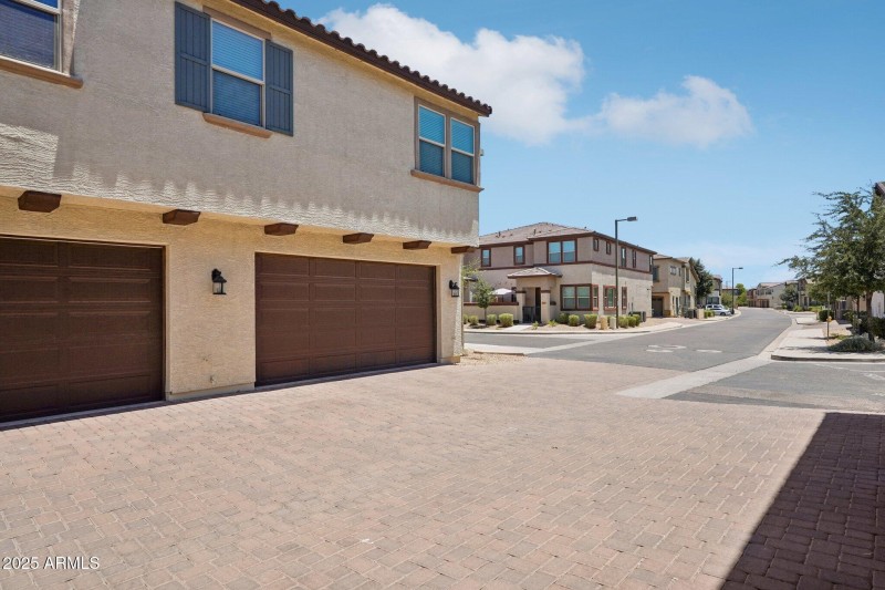 41-web-or-mls-W Encanto Blvd-2106-035
