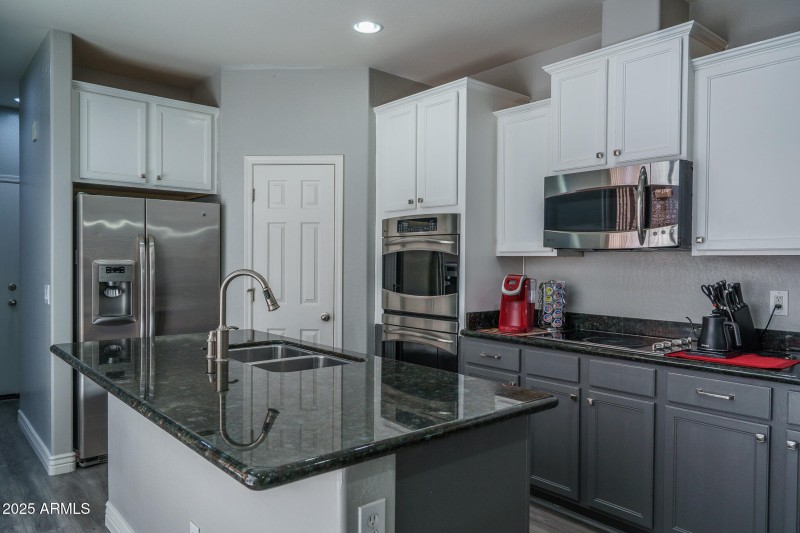 9) KITCHEN