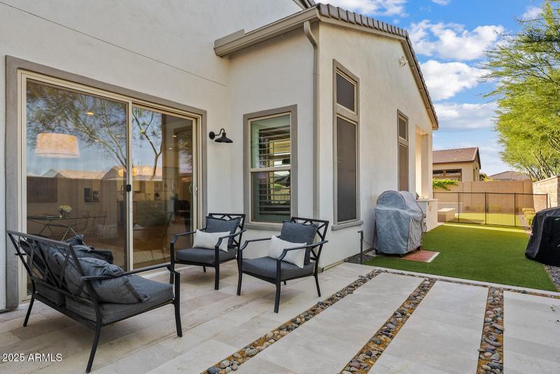 Side Yard Seating