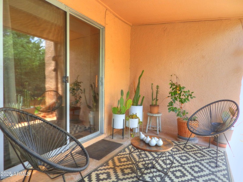 Peaceful covered Patio
