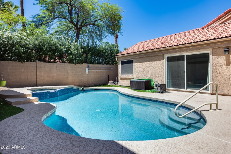 Backyard / Pool