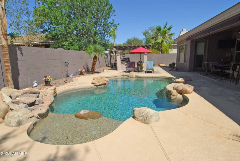 Pool NE 2