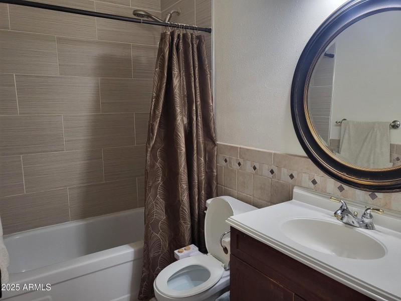 FULL TILED BATH