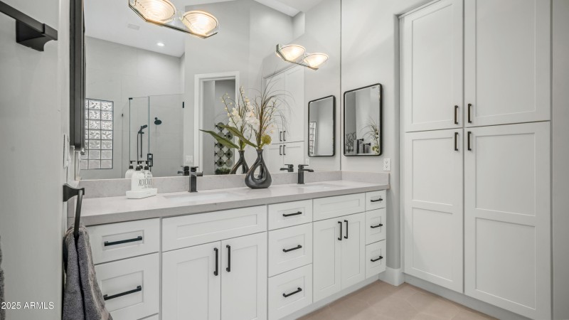 103 W Vista Ave Interior Photos-40
