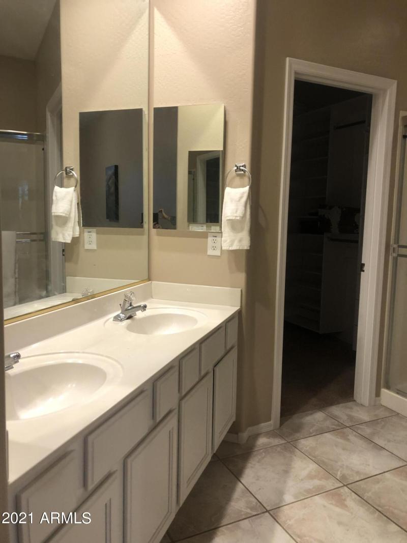 35970064-AE2F-4E5F-8A29-194C278CDC42