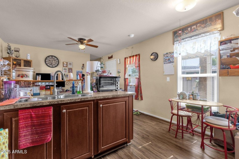 Eat-in Kitchen
