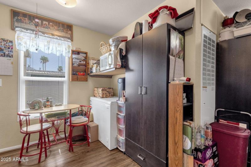 Eat-in Kitchen