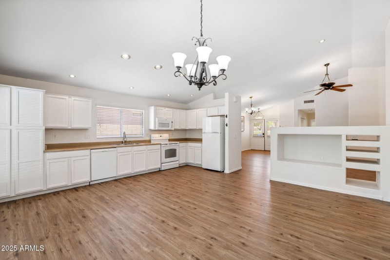 Dining/Kitchen