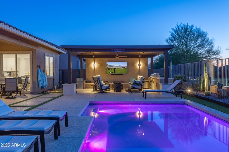 17018 W Saguaro Park Ln Twilight-5