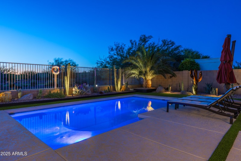 17018 W Saguaro Park Ln Twilight-8