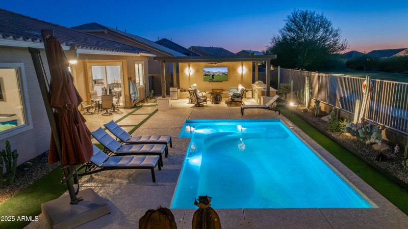 17018 W Saguaro Park Ln Twilight-23