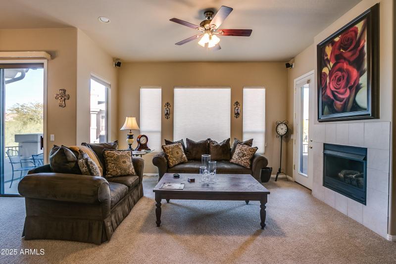 * 2 Thompson Peak-002 - living room