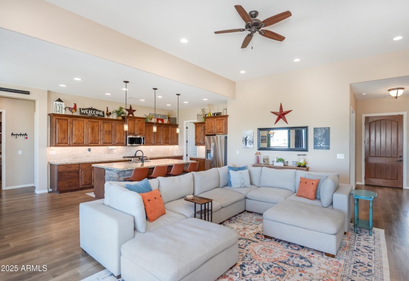 03 Living Room d