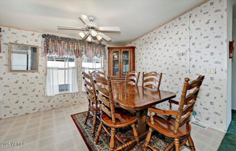 SPACIOUS DINING