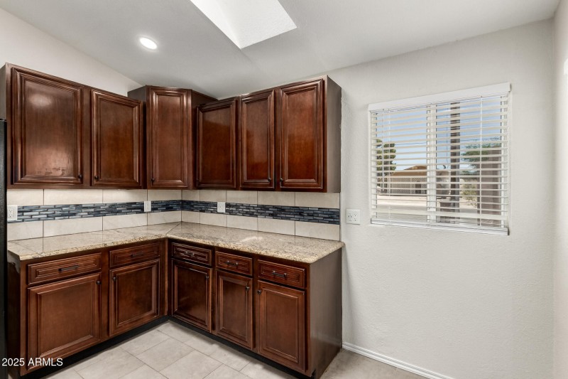 Kitchen & Eating Area