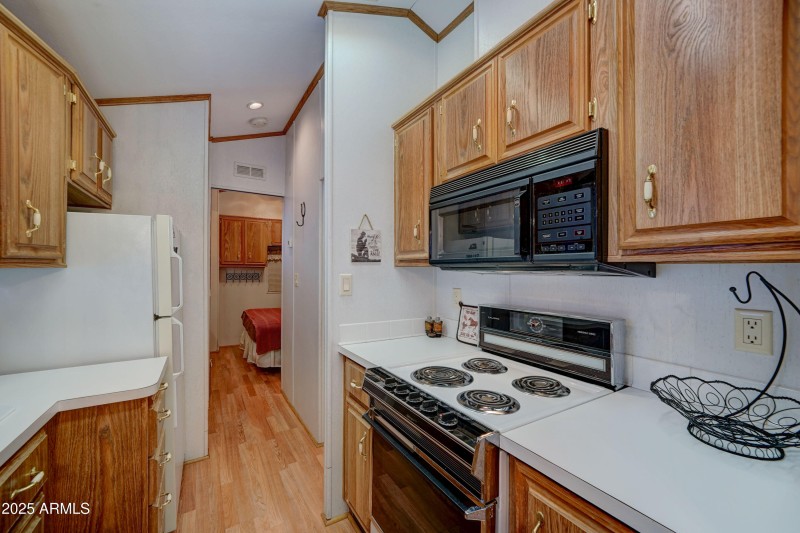 111 Greenfield 405 Kitchen Applicances