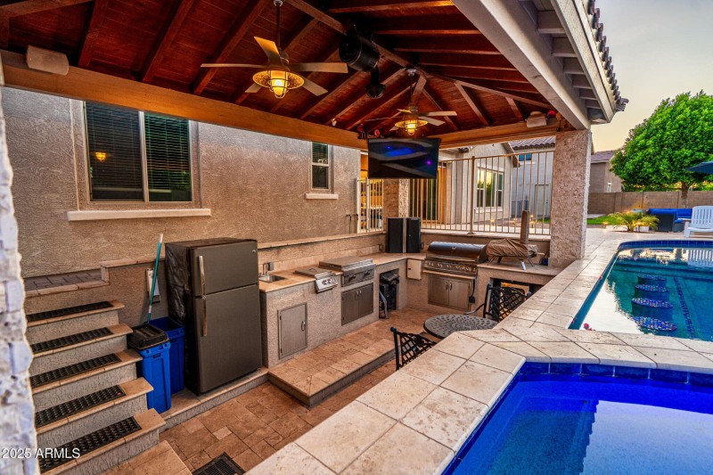 Outdoor Kitchen
