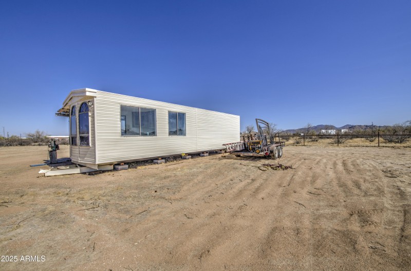 Exterior 4