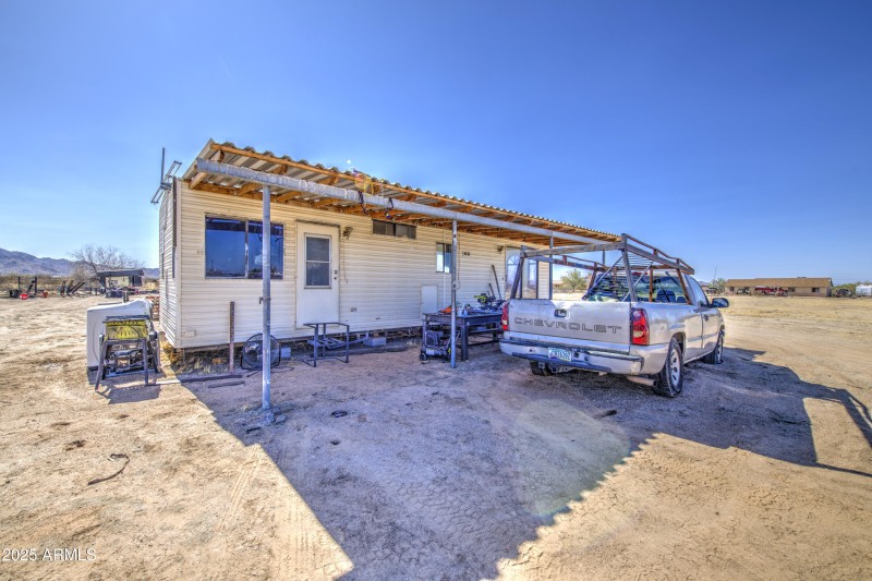 Exterior 5