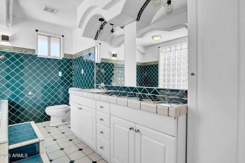 23-web-or-mls-538 S Macdonald-23