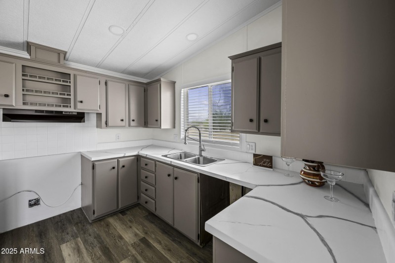 53925 W Stallion Rd-27