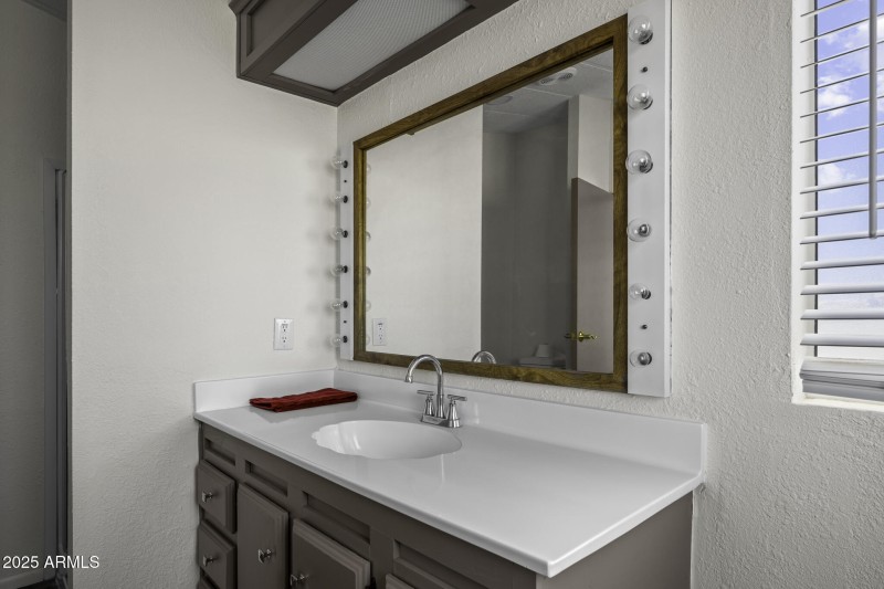 53925 W Stallion Rd-41
