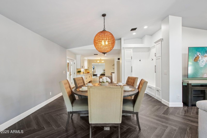 18-web-or-mls-N 15th Ave-L2706-016