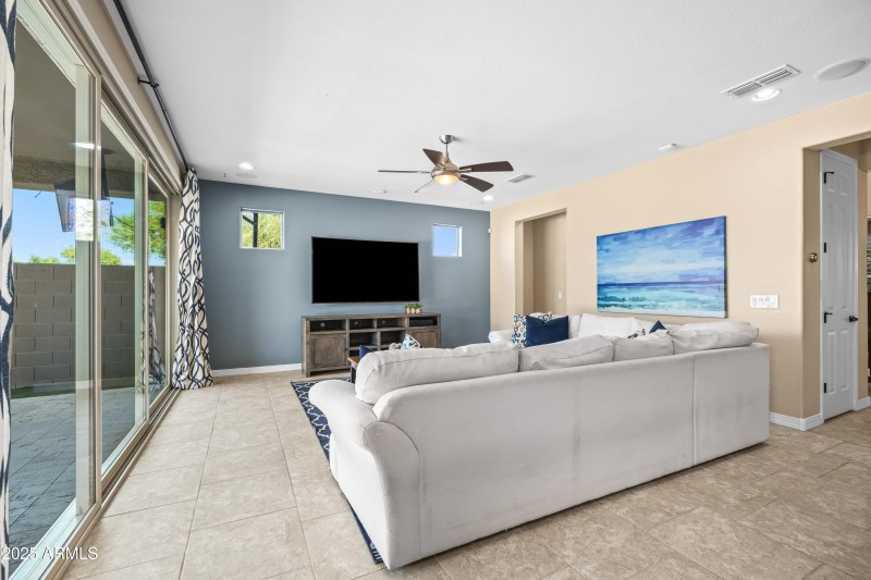 6n family room