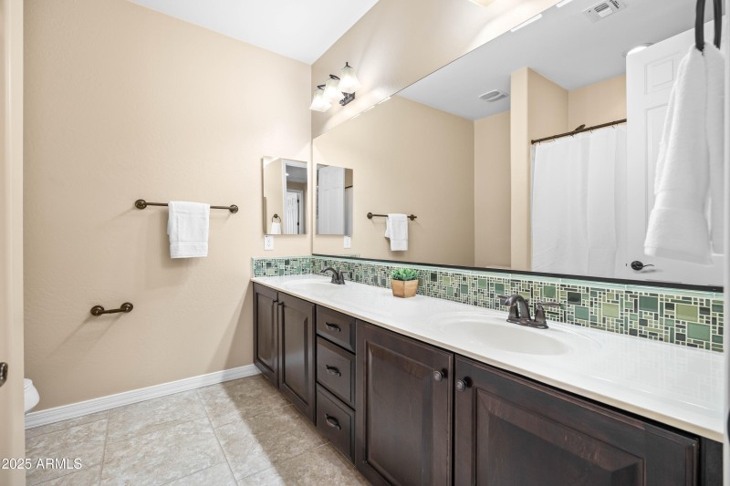 8e guest bathroom 3